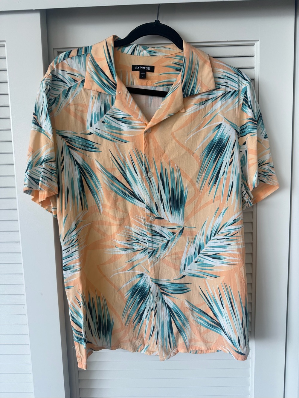 Express Men’s Peach Palm-Print Short Sleeve Button-Down Shirt